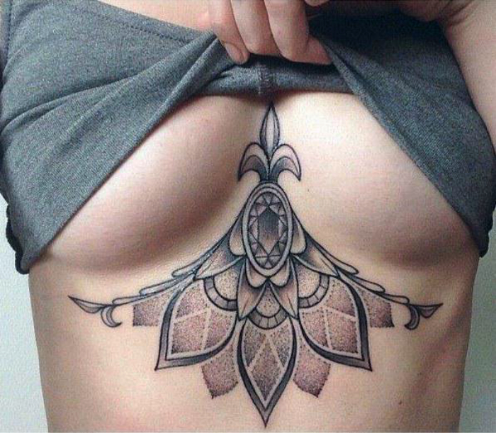 19 стильных татуировок, которые эффектно подчеркнут красоту женской груди