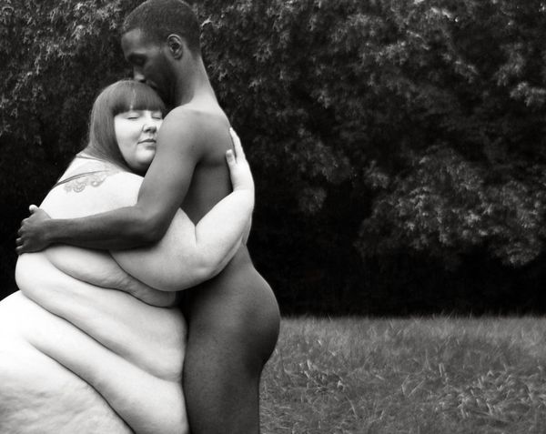 «Толстая любовь»: чувственный фотопроект о любви, доказывающий, что ей покорны не только все возрасты, но и килограммы.