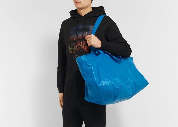 Дорогой ширпотреб: как известный бренд продает «сумку из IKEA» за 2000 долларов