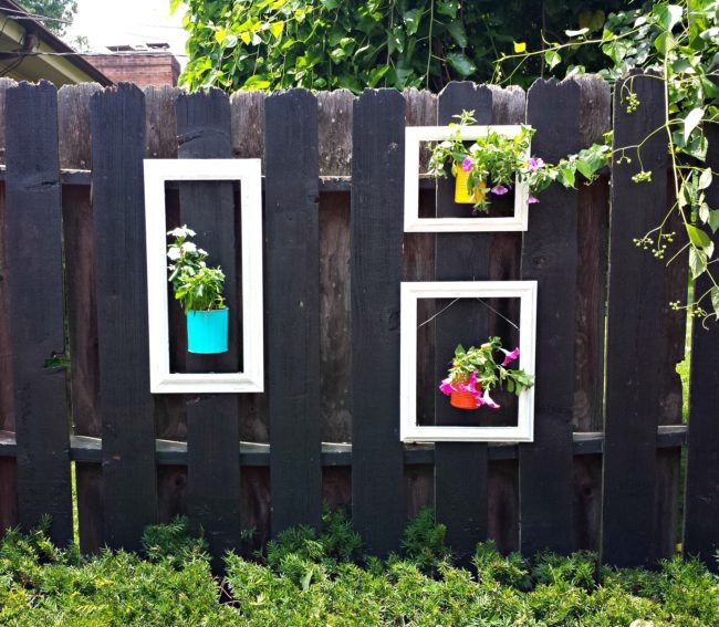 16 потрясающих идей оформления дачного забора, который удивит соседей и прохожих