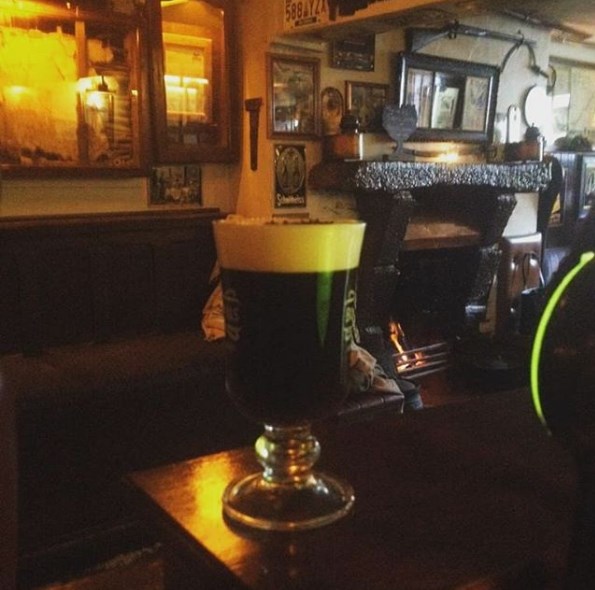 Этот ирландский бар - старейший паб на планете. Загляните внутрь